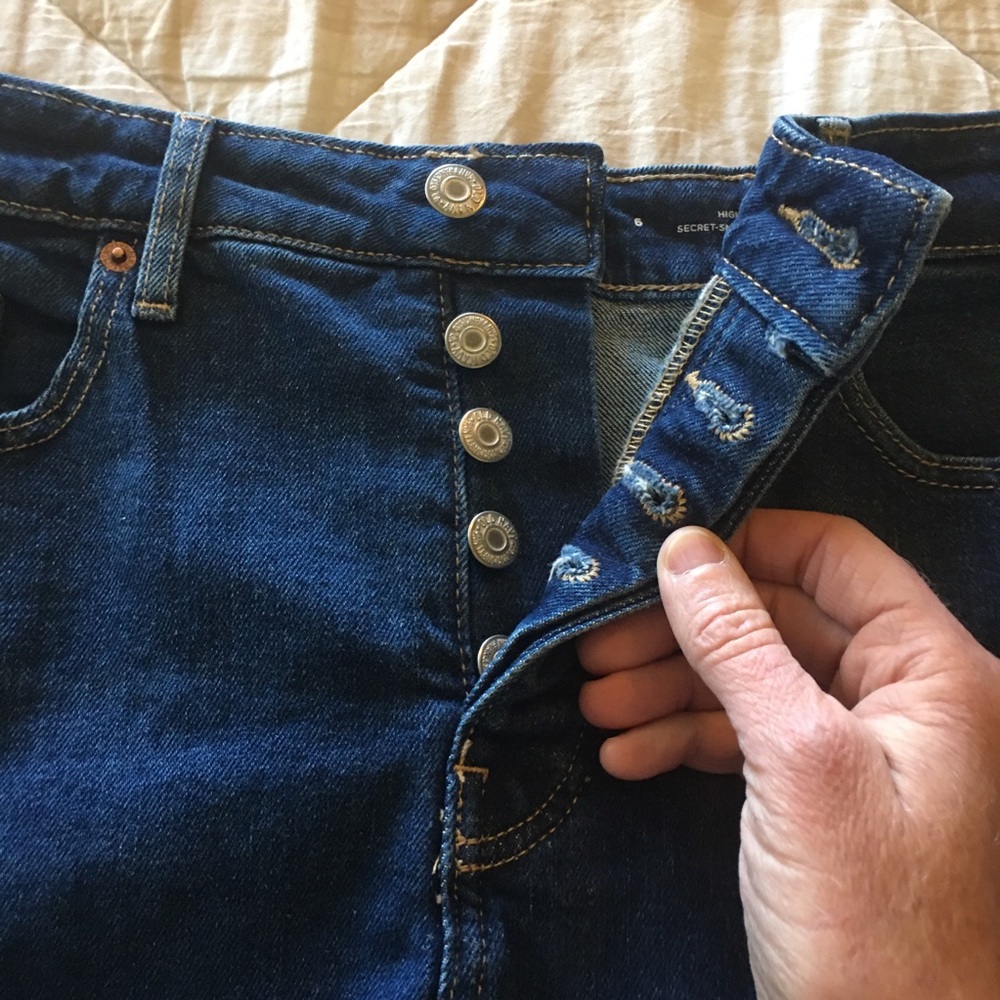 Old Navy High-Rise Secret Smooth Pockets Button Fly Frayed Hem Denim Skirt - Picture 3 of 5